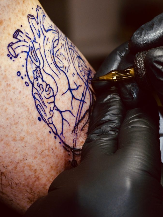 Trabajando con tatuajes en el estudio